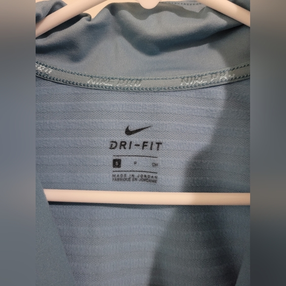 Nike dry fit top - Picture 3 of 6